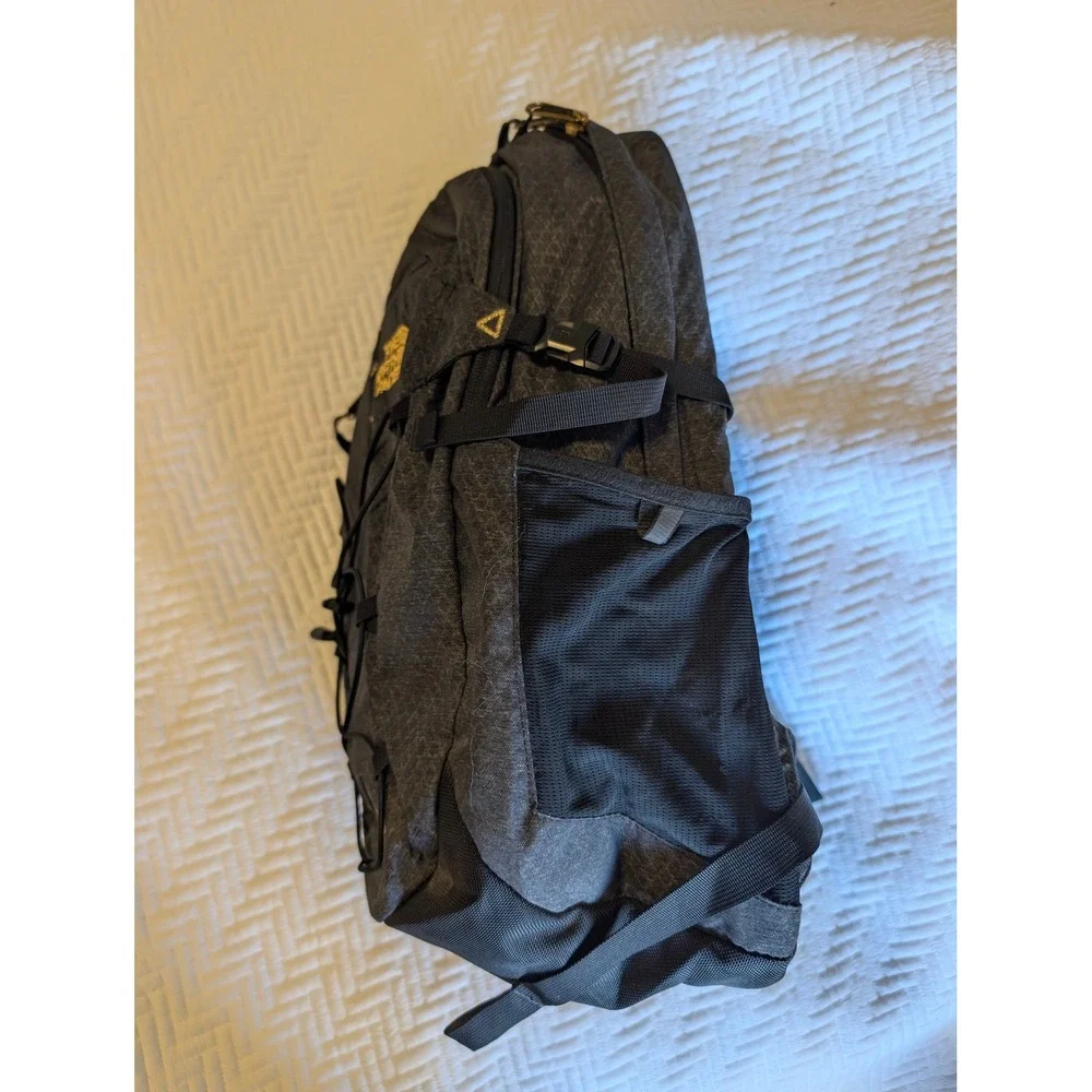 The‎ North Face Borealis Backpack Gray Gold Flex Vent Laptop Daypack Work 28L